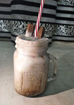 A picture of Kit Kat milk shake.