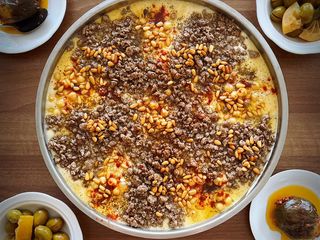 تسقية (فتة الحمص بالبدوة)