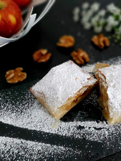 Una foto de Strudel de manzana (Apfelstrudel)