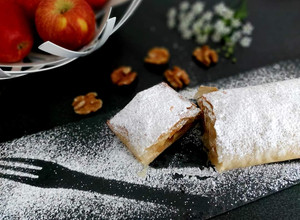 Una foto de Strudel de manzana (Apfelstrudel)