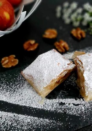 Una foto de Strudel de manzana (Apfelstrudel)