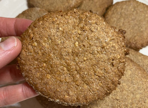 Una foto de Galletas de canela, harina integral y avena