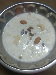 ખીર (Kheer Recipe In Gujarati) રેસીપી મુખ્ય ફોટો