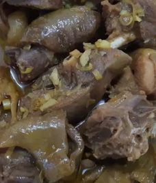 tỏi gà xào sả ớt