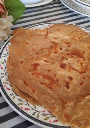 A picture of Khasta karara paratha.