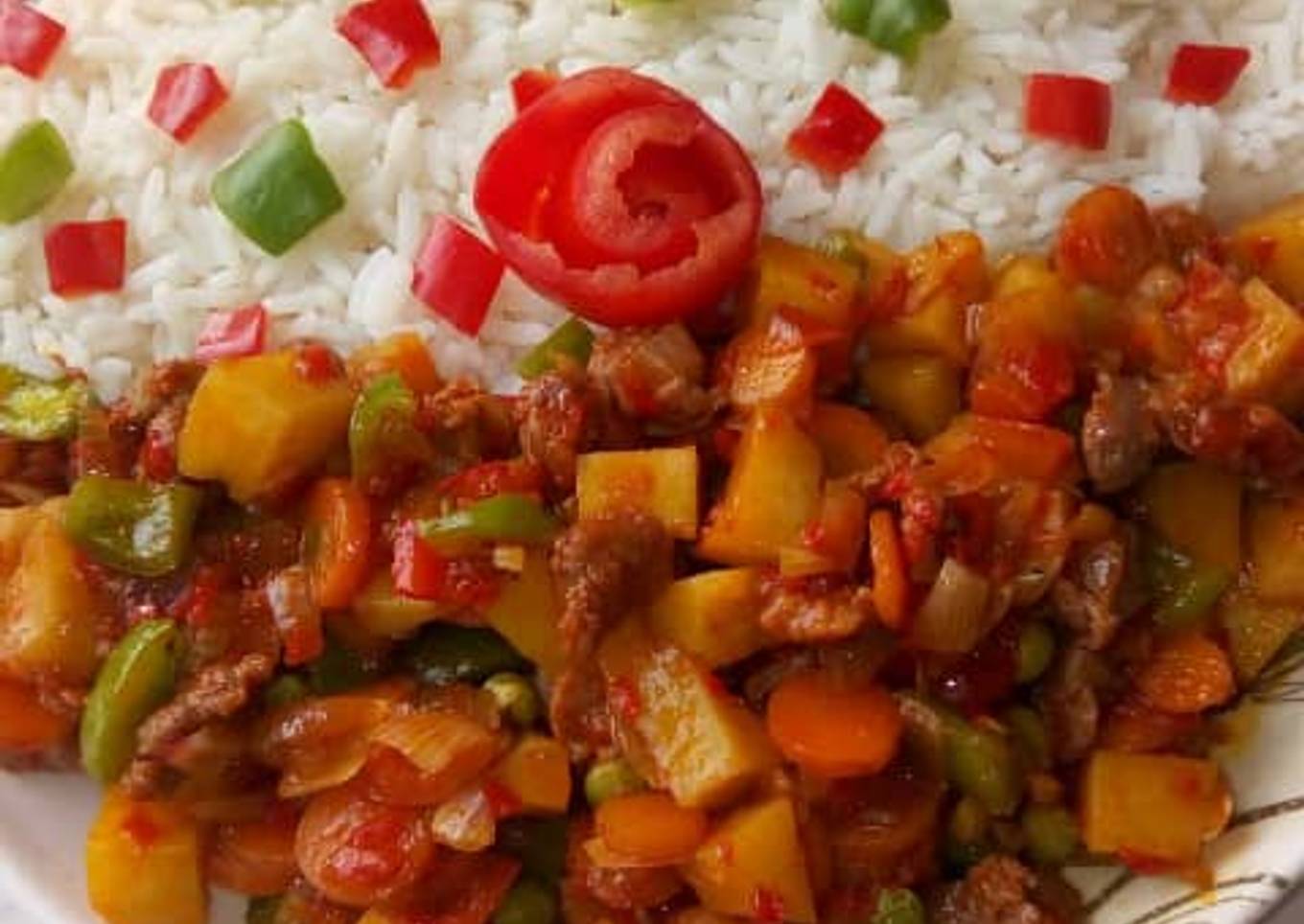 Garnished white rice with Potato soup
