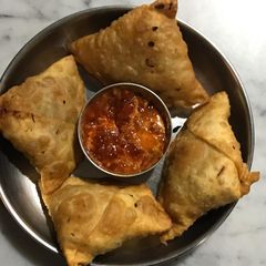 A picture of Chinese samosa.