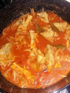 Una foto de Manitas de cerdo en salsa