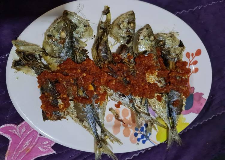 Bagaimana Membuat Balado ikan kembung yang Bikin Ngiler
