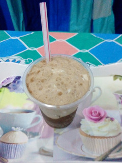 A picture of Coke float.