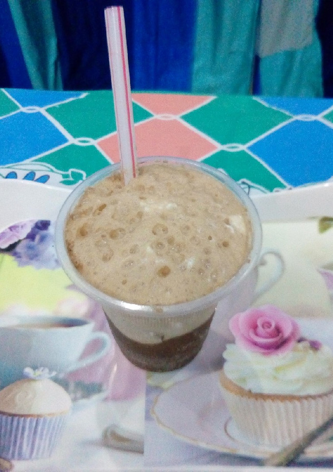 A picture of Coke float.