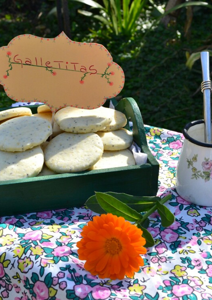 Una foto de Galletitas de limón con harina de arroz y semillas de amapolas🌼