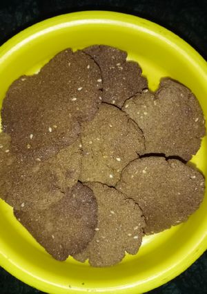 गुड बाजरे की टिकिया (Gur bajre ki tikiya recipe in Hindi) रेसिपी मुख्य फोटो