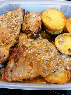 A picture of Costillas de cerdo asadas en Crockpot a baja temperatura.