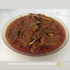 A picture of Rendang daging.
