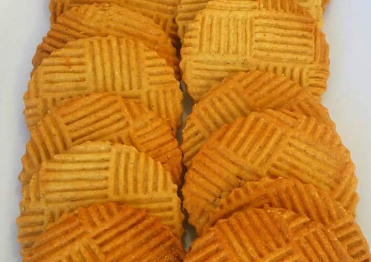 Oats, Whole grain wheat flour, honey and Cardamom biscuits