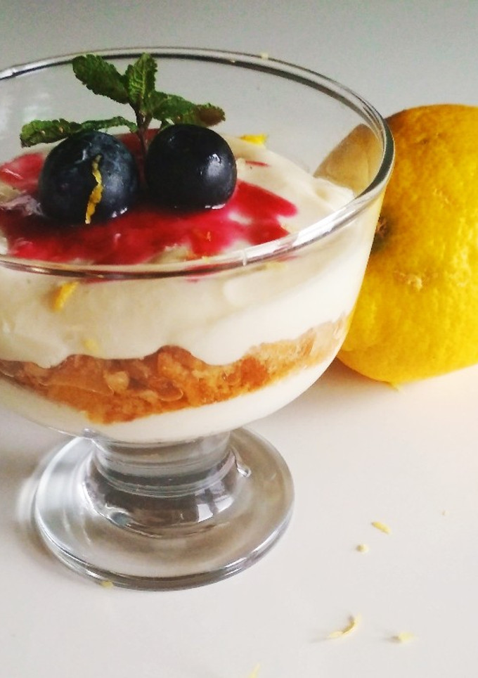 Una foto de Crema de limón y galleta