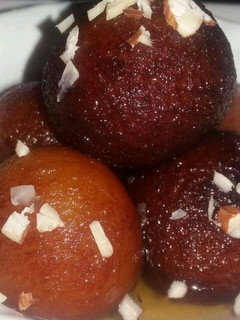 गुलाबजामुन (Gulabjamun recipe in Hindi) रेसिपी मुख्य फोटो