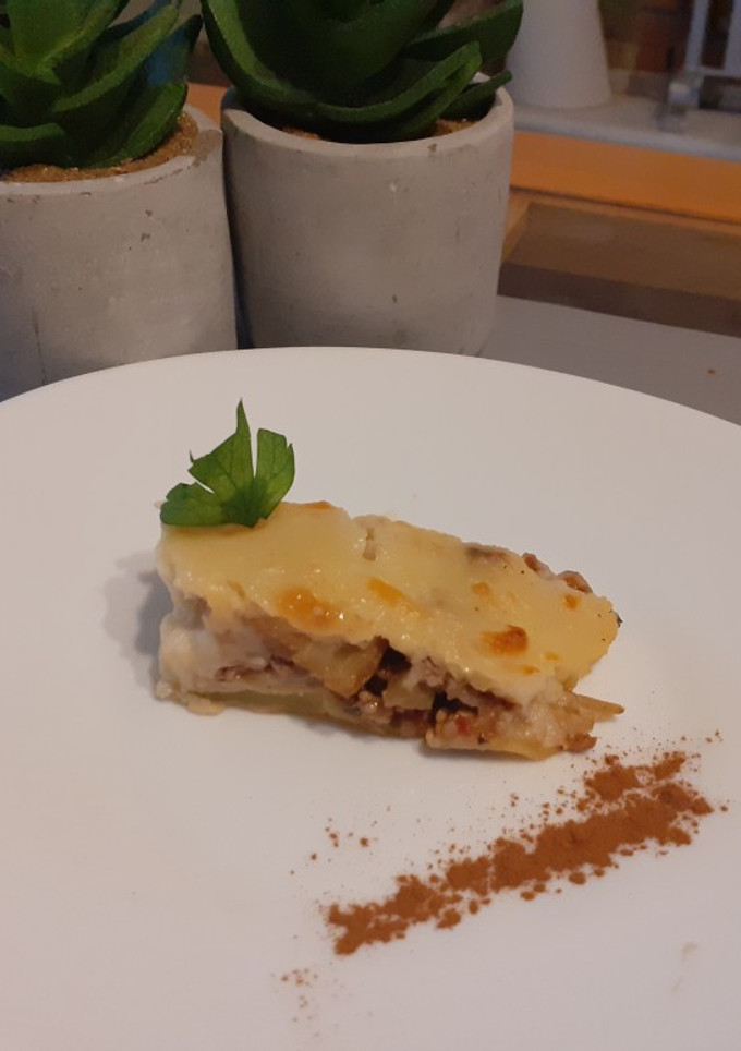 Una foto de Moussaka griega