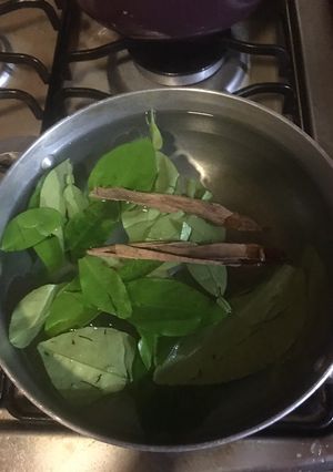 Una foto de Delicioso té(Aburrida de la manzanilla para calmar tus cólicos, este te te hará sentir bien 😊