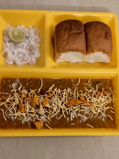 A picture of Misal pav.