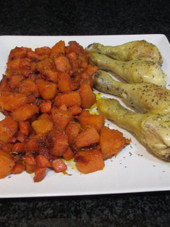 Foto principal de Jamoncitos de pollo con guarnición de calabaza