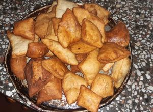 Una foto de Tortas fritas cuadraditas como en Sauce