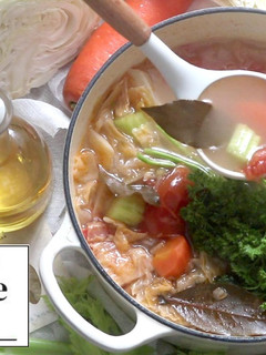 【視頻】萬用蔬菜高湯底/ 西式餐廳蔬菜高湯美味祕訣! 的食譜成品照片