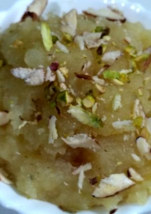 आलू का हलवा(aloo ka halwa Recipe in Hindi) रेसिपी मुख्य फोटो