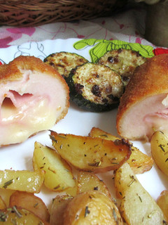Sonkával, sajttal töltött rántott csirkemell (Gluténmentesen is) recept fotója