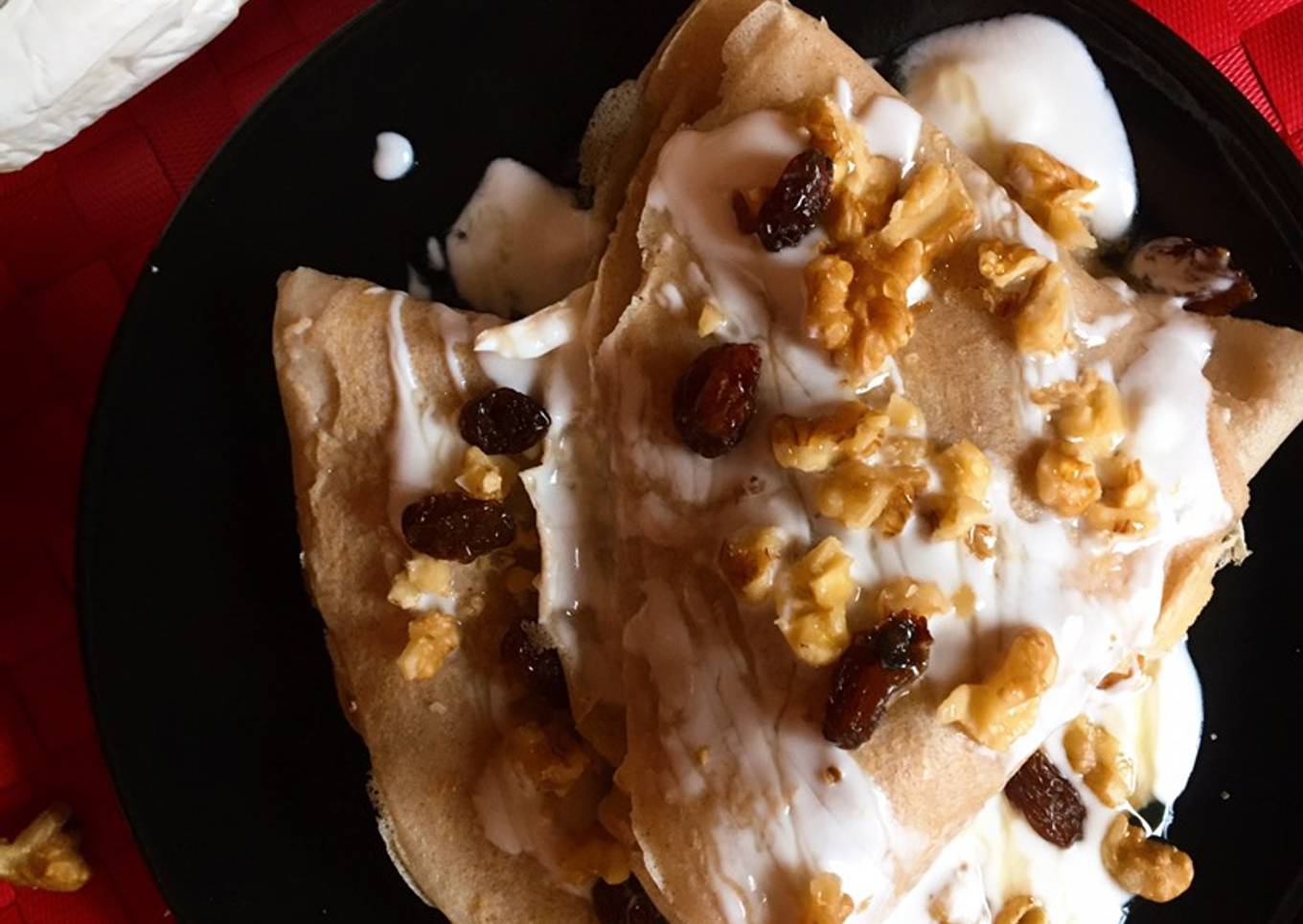 Crepes de rulo de cabra, mermelada de cebolla y nueces (sin gluten)