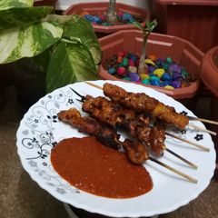 A picture of Chicken satay.