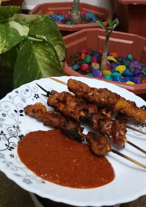 A picture of Chicken satay.