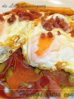 Una foto de Huevos rotos con jamón