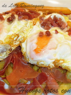 Una foto de Huevos rotos con jamón