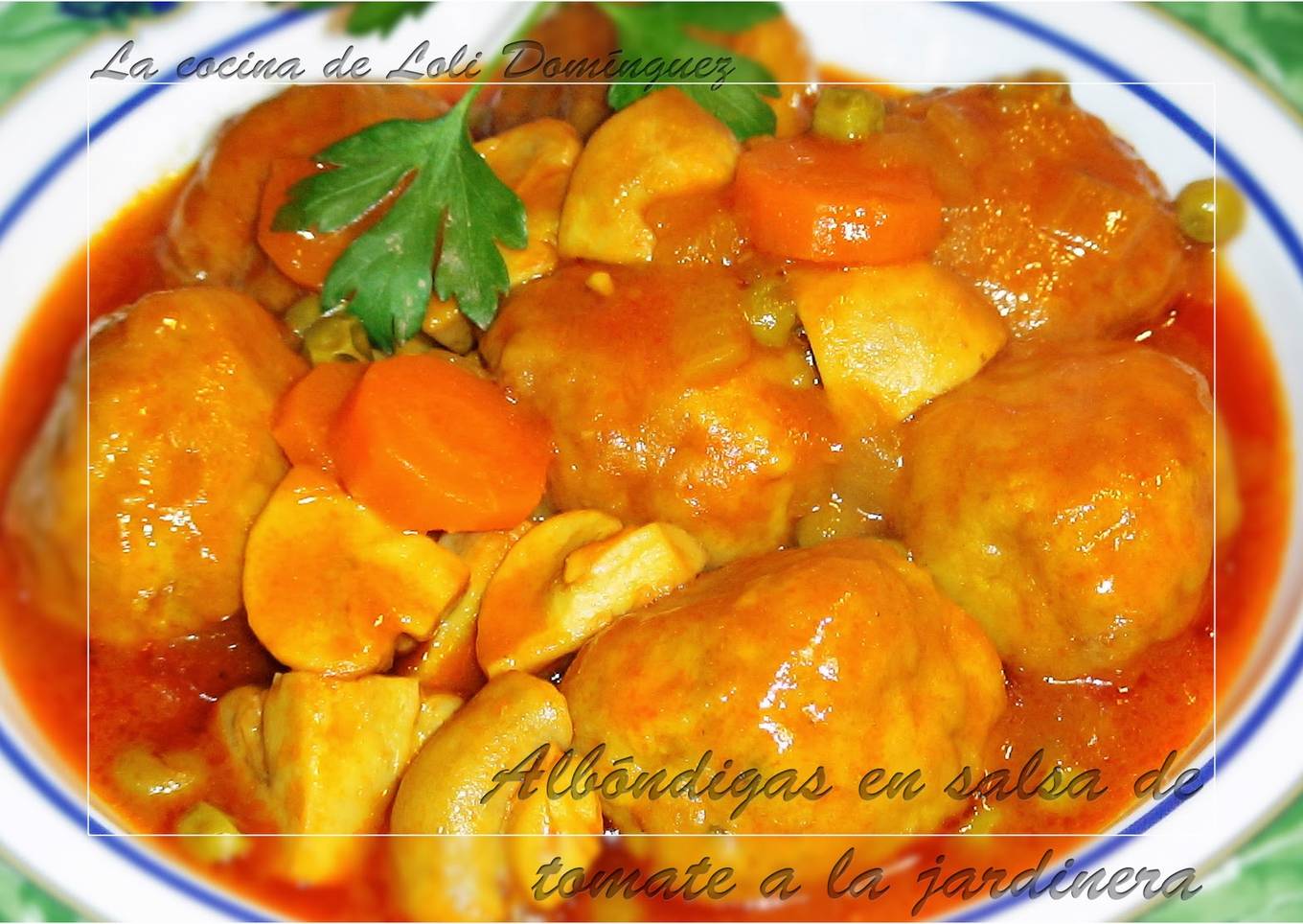 Albóndigas en salsa de tomate a la jardinera
