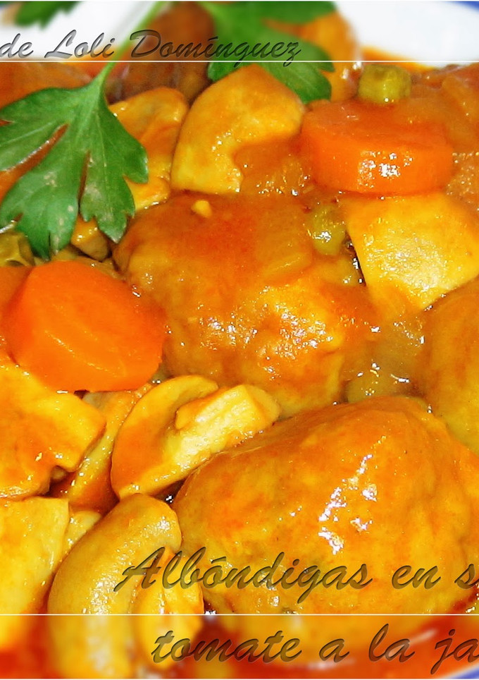 Una foto de Albóndigas en salsa de tomate a la jardinera