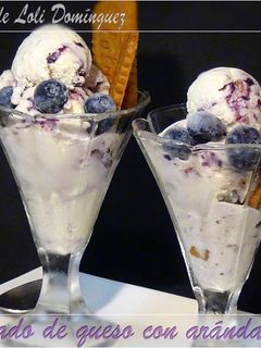 Una foto de Helado de queso con arándanos