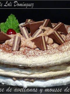 Una foto de Dacquoise de avellanas y mousse de Nutella
