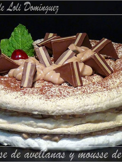 Una foto de Dacquoise de avellanas y mousse de Nutella