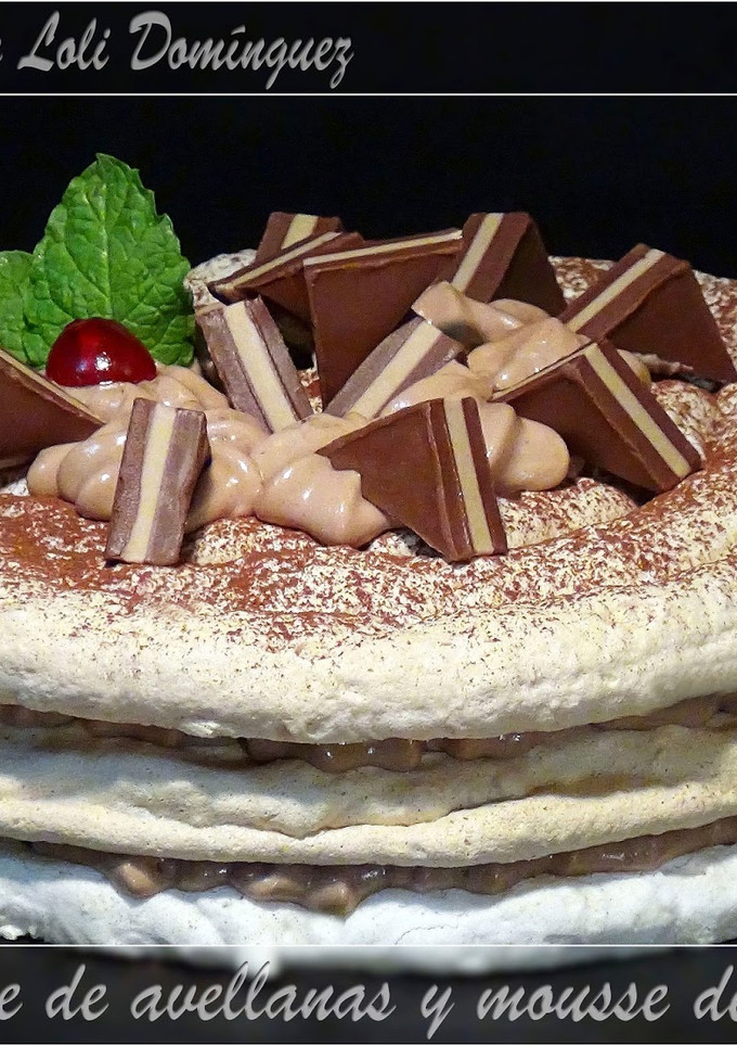 Una foto de Dacquoise de avellanas y mousse de Nutella