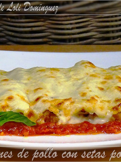 Una foto de Canelones de pollo con setas portobello