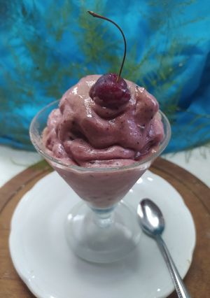 Una foto de El Helado Más Fácil y Natural Del Mundo Sin Azúcar / Sin Huevos / Sin Lácteos / Banana y Cereza