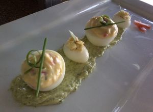 Una foto de Huevos de codorniz rellenos