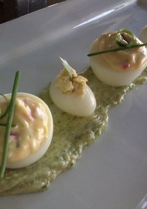 Una foto de Huevos de codorniz rellenos