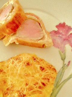 Una foto de Solomillo en hojaldre con puré de patatas gratinado