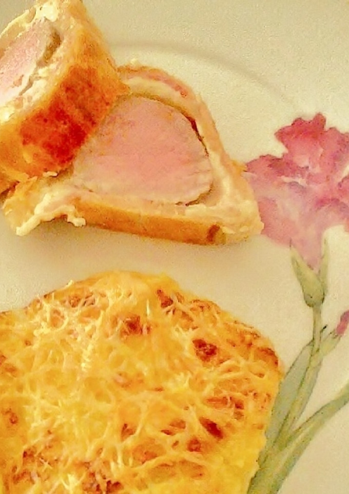 Una foto de Solomillo en hojaldre con puré de patatas gratinado