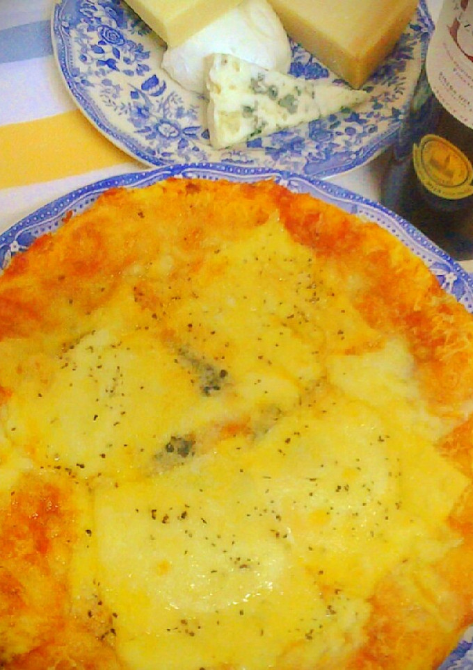 Una foto de Pizza 4 Quesos
