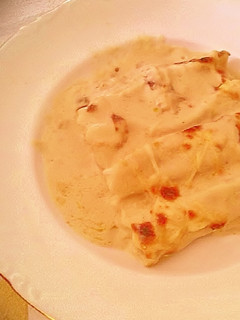 Una foto de Canelones rellenos de pato con bechamel de foie