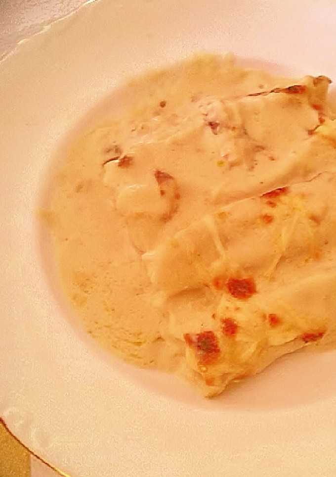 Una foto de Canelones rellenos de pato con bechamel de foie